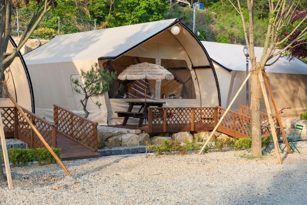 Отель Inje Naerincheon Glamping Экстерьер фото