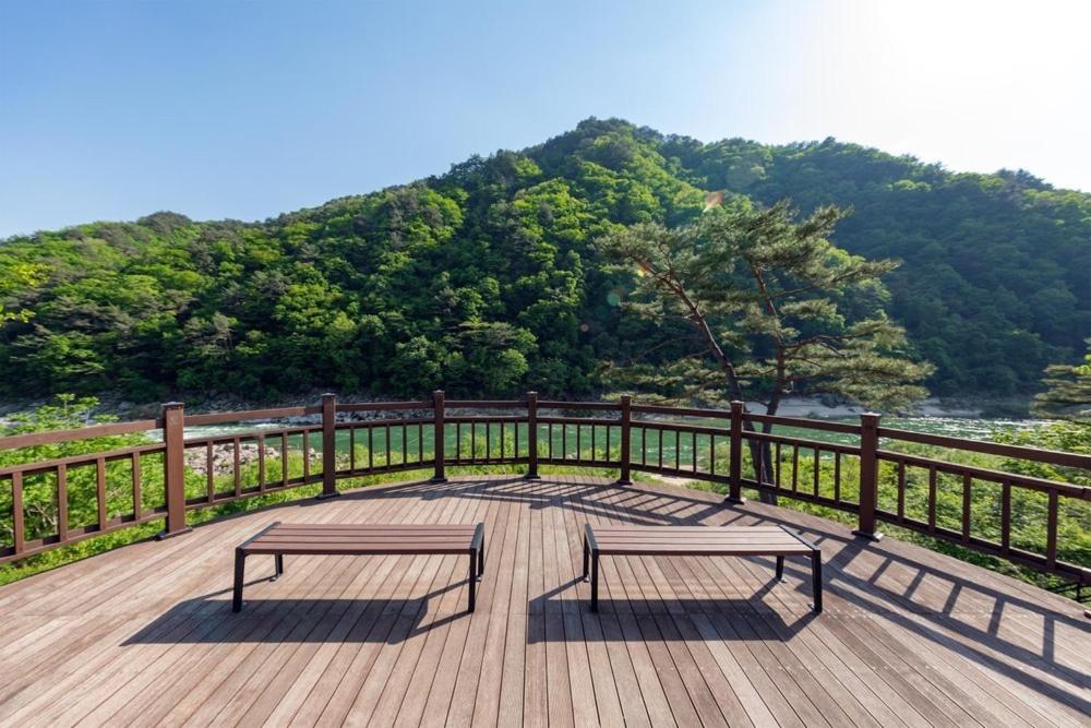 Отель Inje Naerincheon Glamping Экстерьер фото