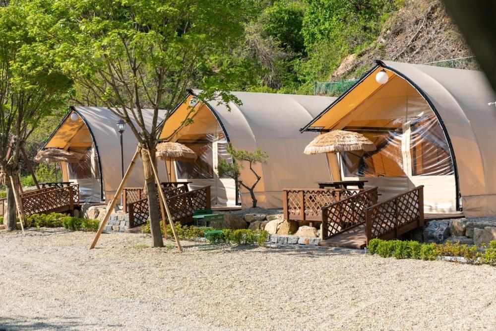 Отель Inje Naerincheon Glamping Экстерьер фото