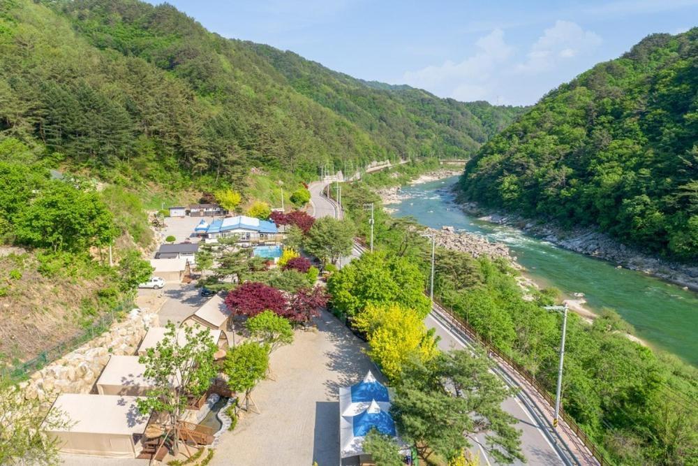 Отель Inje Naerincheon Glamping Экстерьер фото